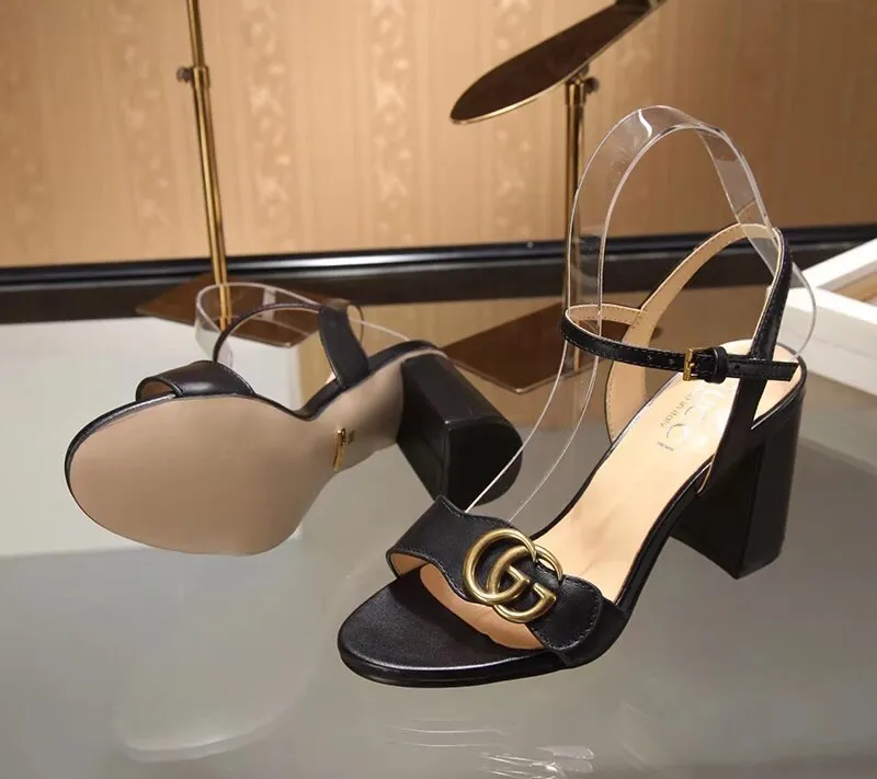 👟👟Ex-factory price 520👟👟 Women's Shoes Women's Clothing Gucci (GUCCI) official website 1:1 exquisite bronze buckle new summer one-line sandals are very well made and reassuring. The leather is shiny and tough. Comfortable and super comfortable to walk. It meets the actual needs of the public and is easy to control. Recommended fabric: first-layer cowhide lining/feet: sheepskin 🐑 genuine leather outsole. Heel height: 8cm. Color: gold, light gold, black, white, red, apricot. Size: 34-39 (sizes 40 and 41 need to be customized). Comes with receipt.